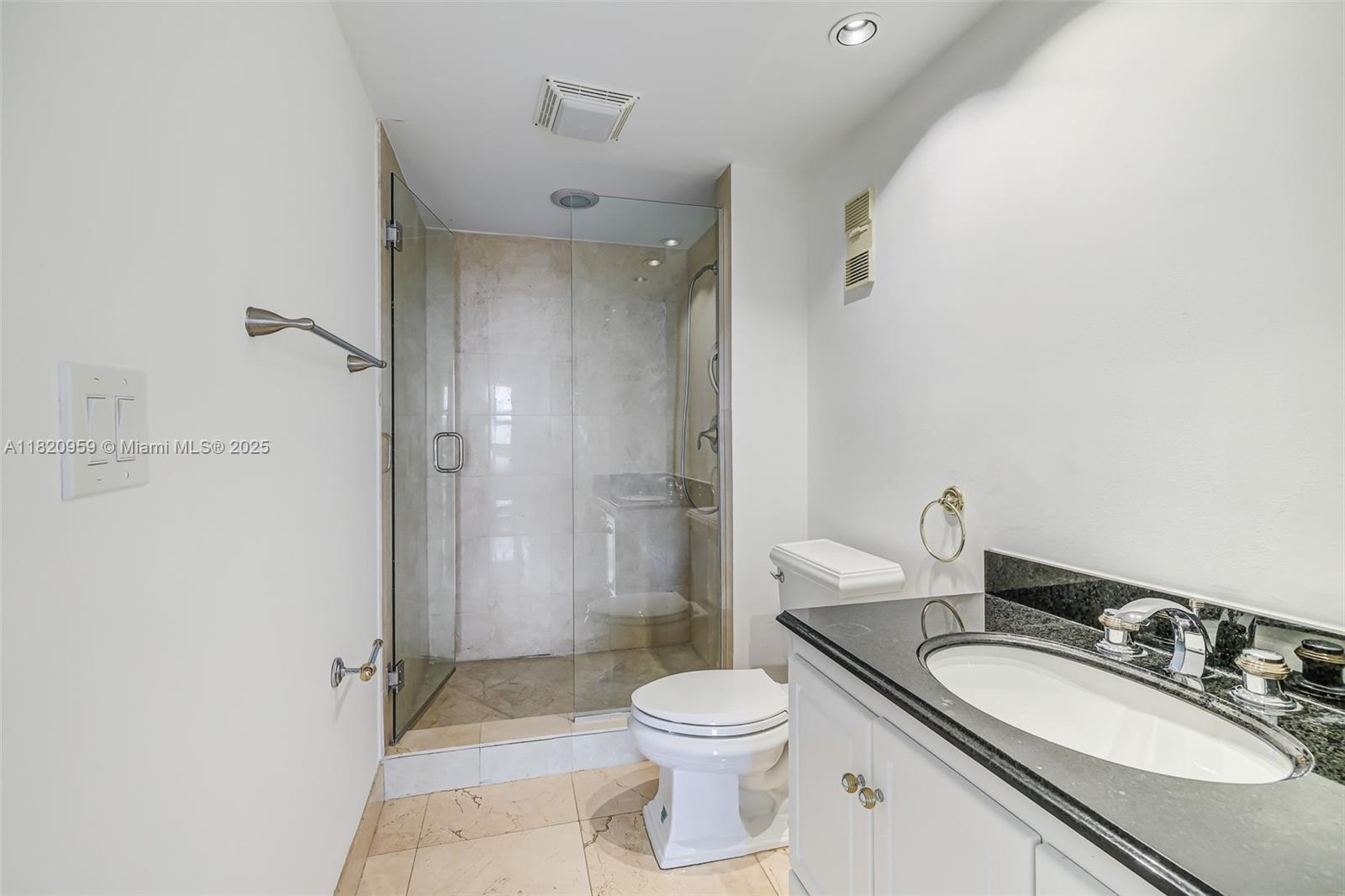 HAMPTONS WEST CONDO - Residential