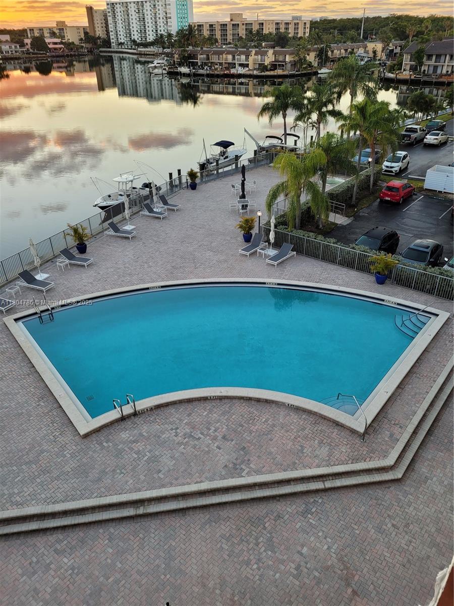 REEF WEST CONDO - Residential