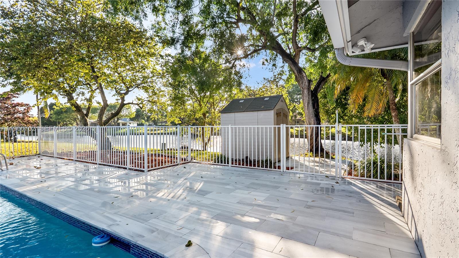 MAPLEWOOD - Residential