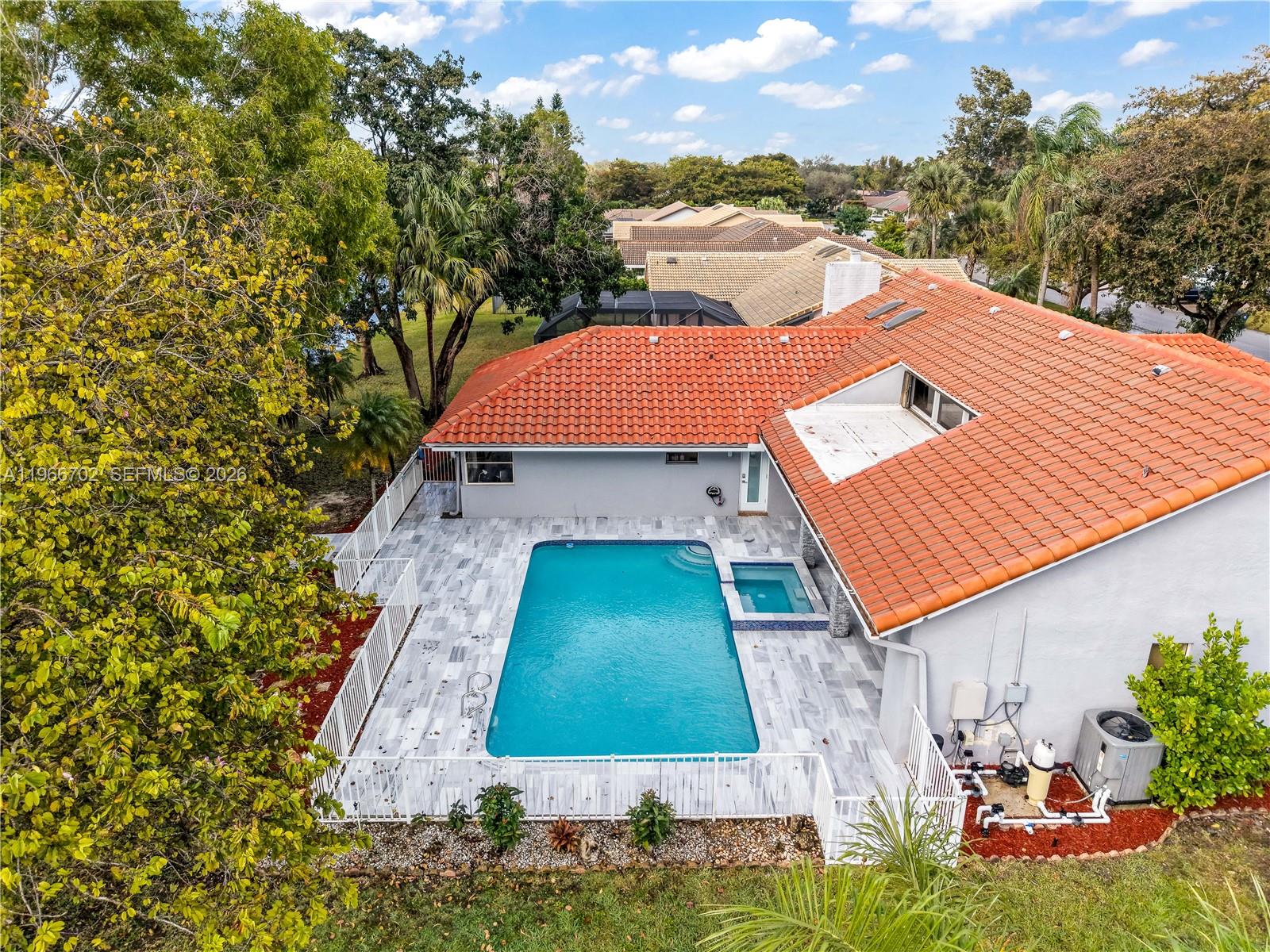 MAPLEWOOD - Residential