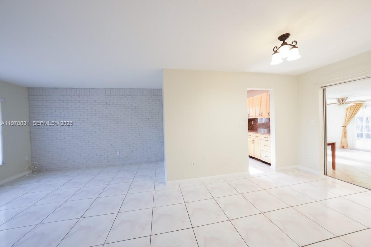 CAROL CITY LAKE STEVEN ES - Residential