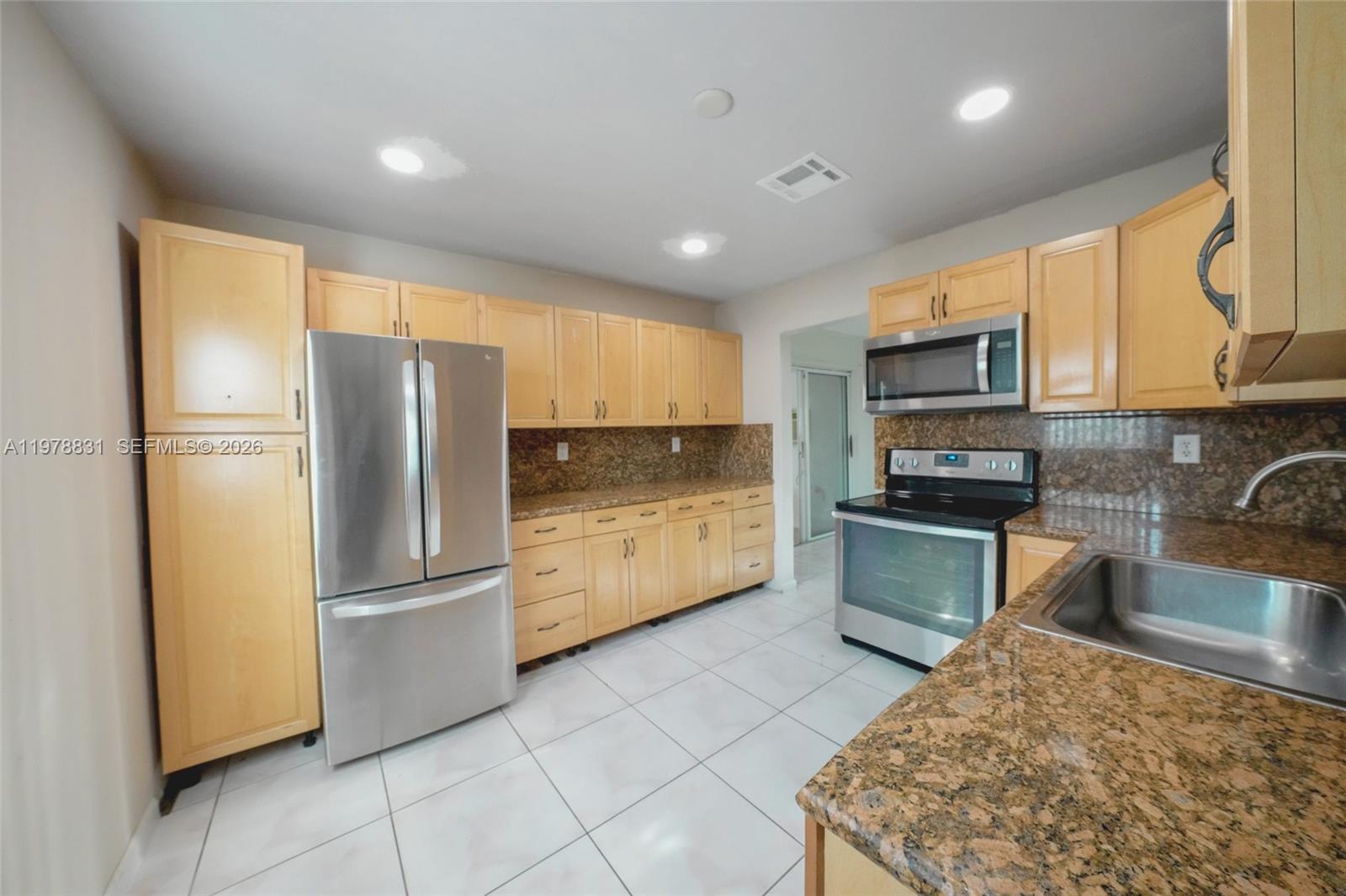 CAROL CITY LAKE STEVEN ES - Residential