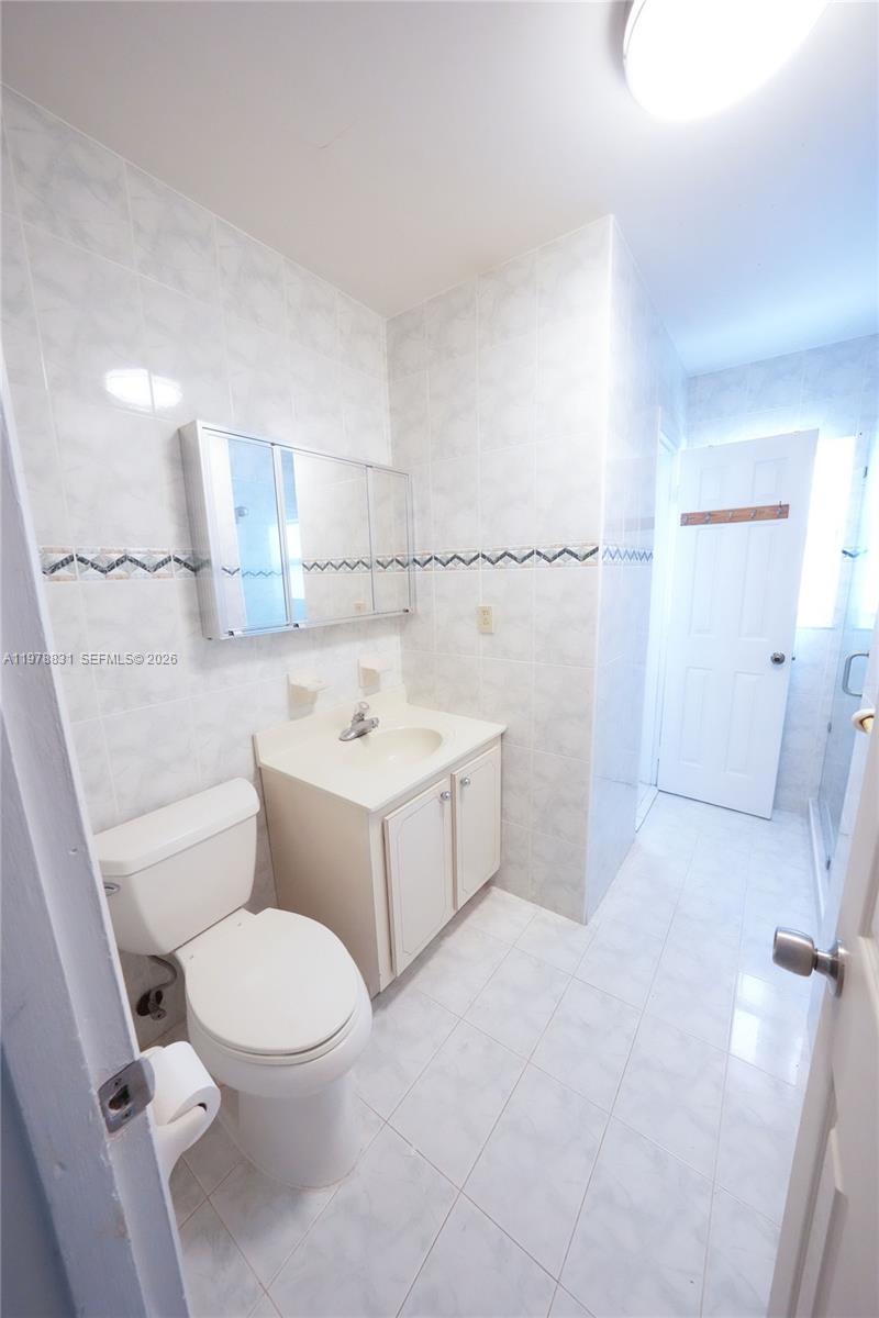 CAROL CITY LAKE STEVEN ES - Residential