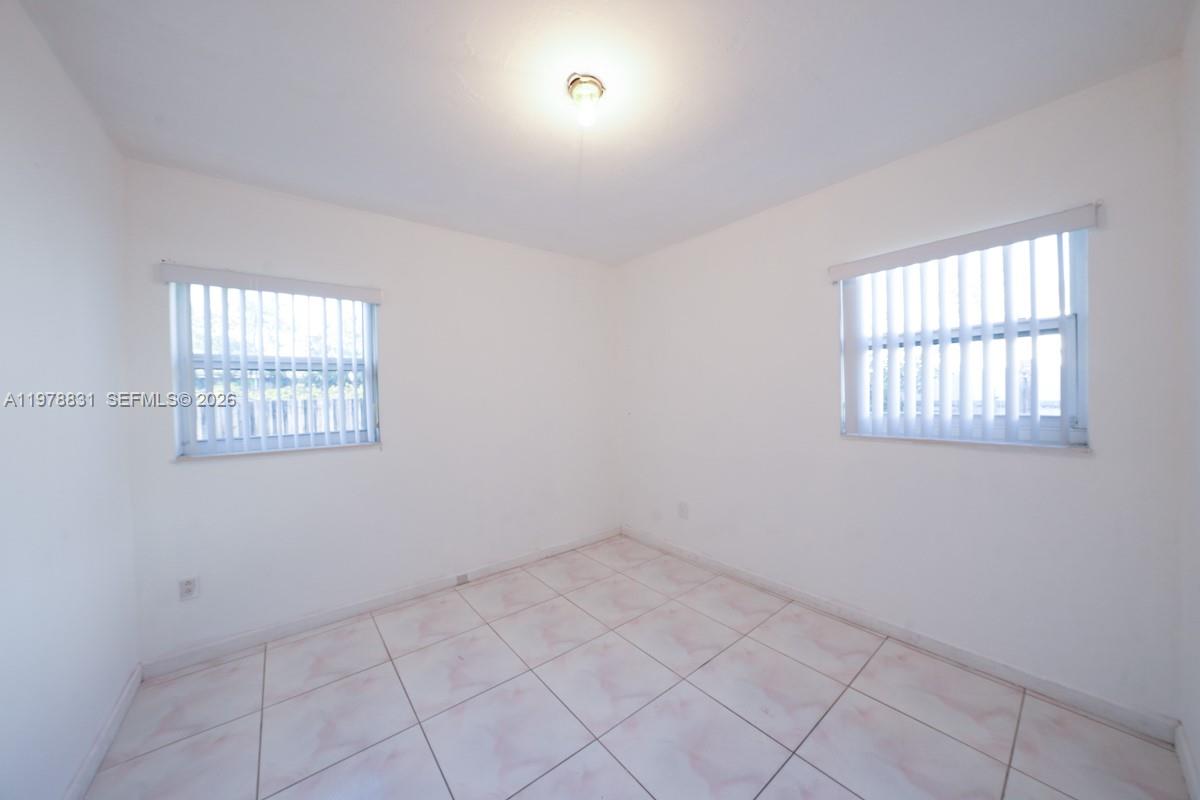 CAROL CITY LAKE STEVEN ES - Residential