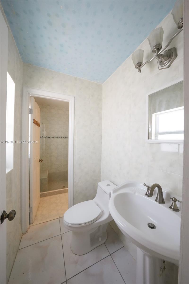 CAROL CITY LAKE STEVEN ES - Residential