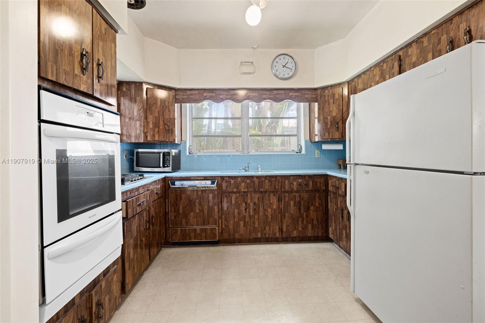 SURPRISE LAKE - Residential