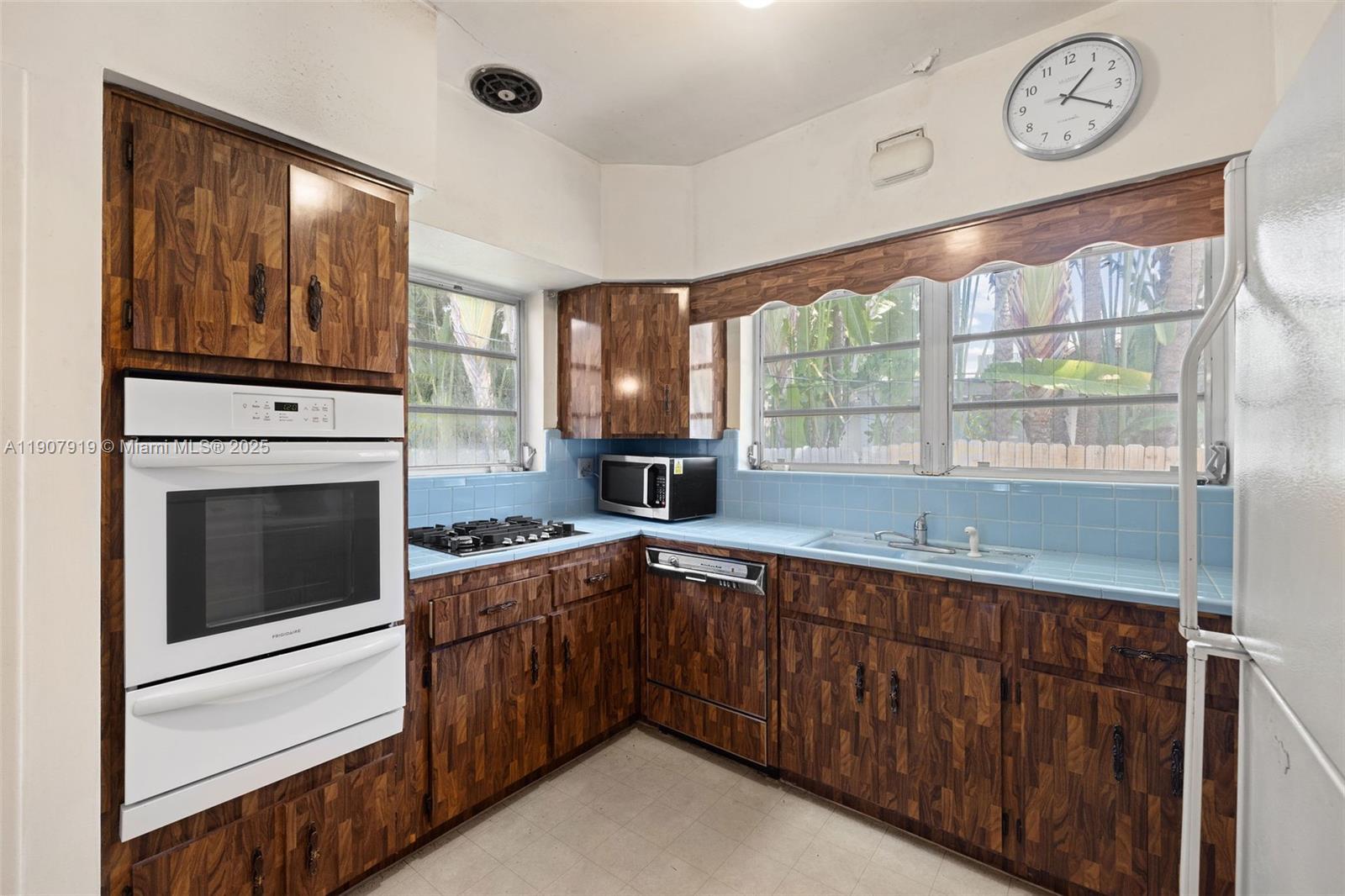 SURPRISE LAKE - Residential