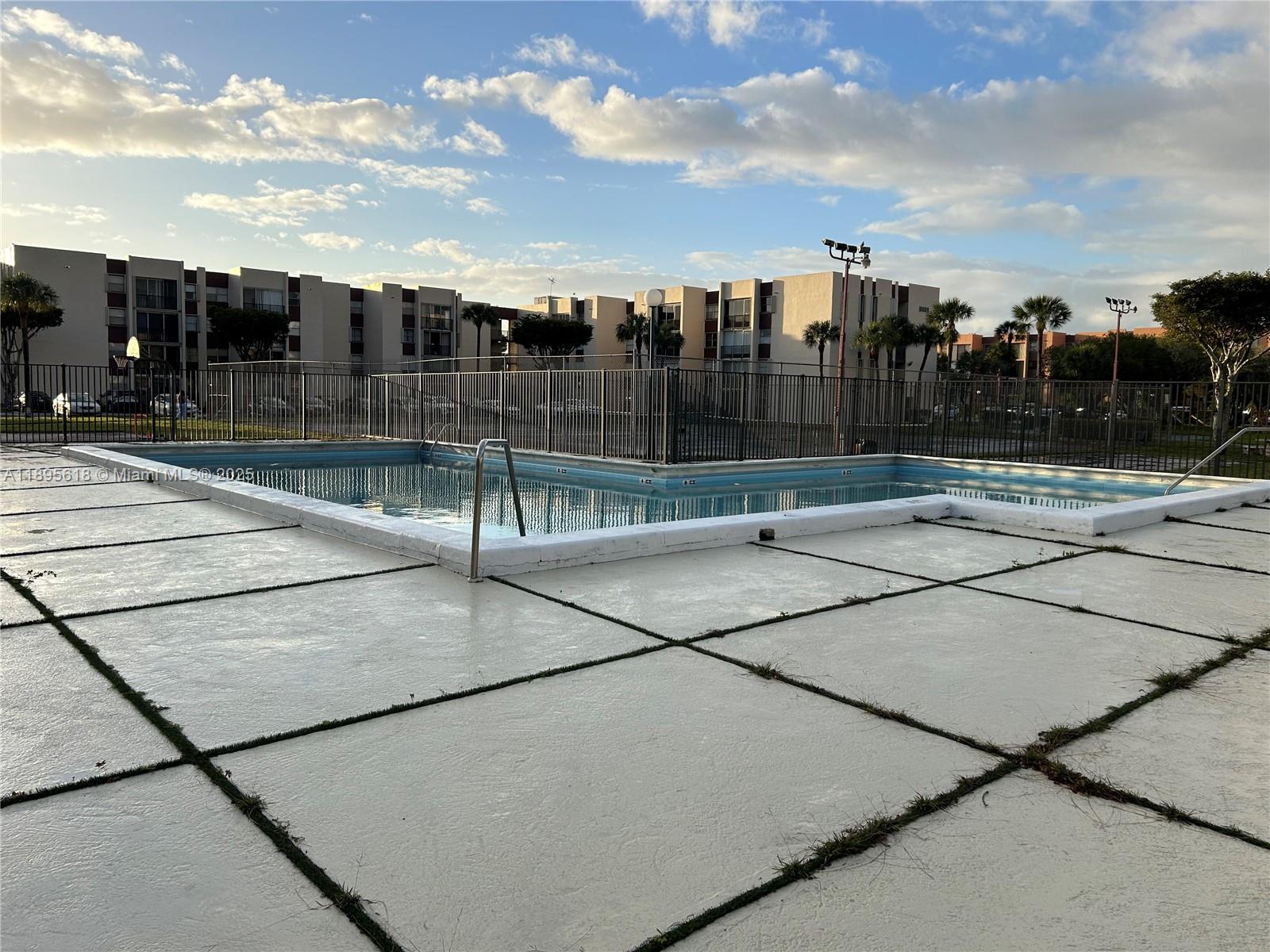 VERSAILLE GARDENS I CONDO - Residential