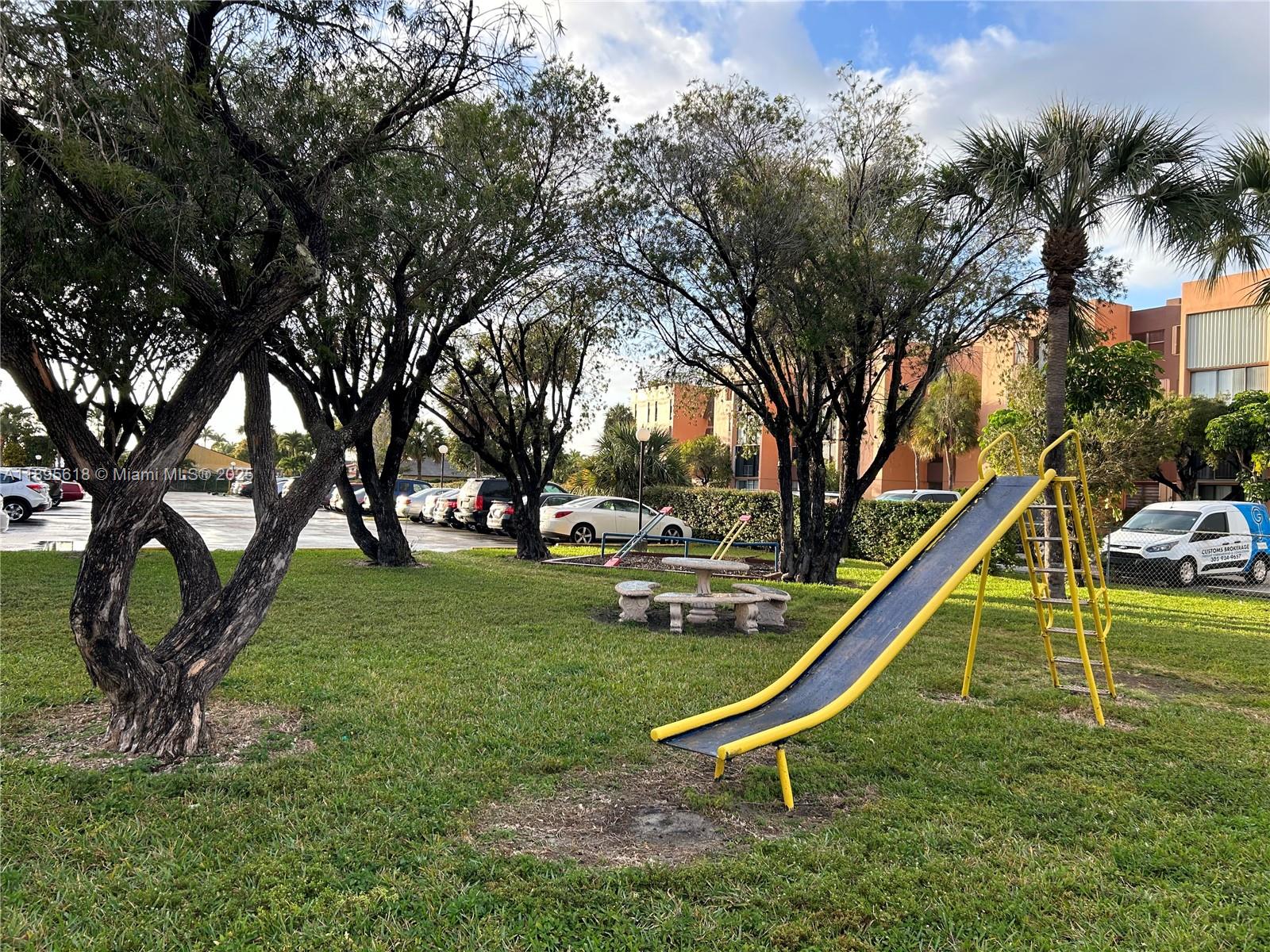 VERSAILLE GARDENS I CONDO - Residential