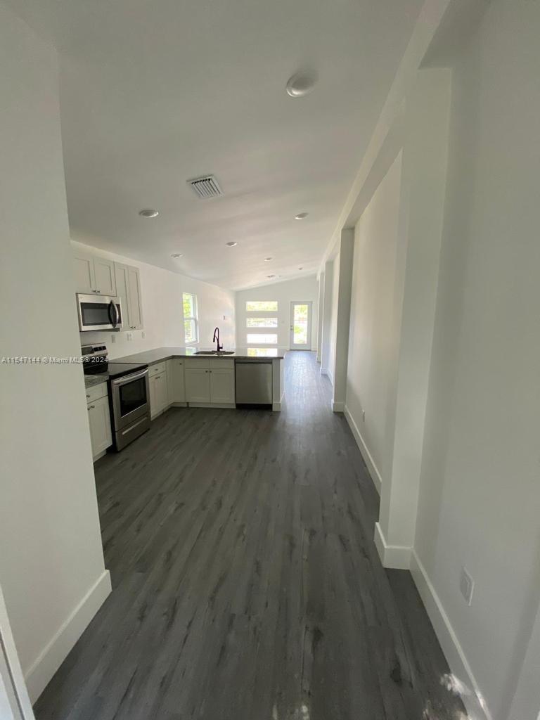 BISCAYNE AVE TRACT - Residential Lease