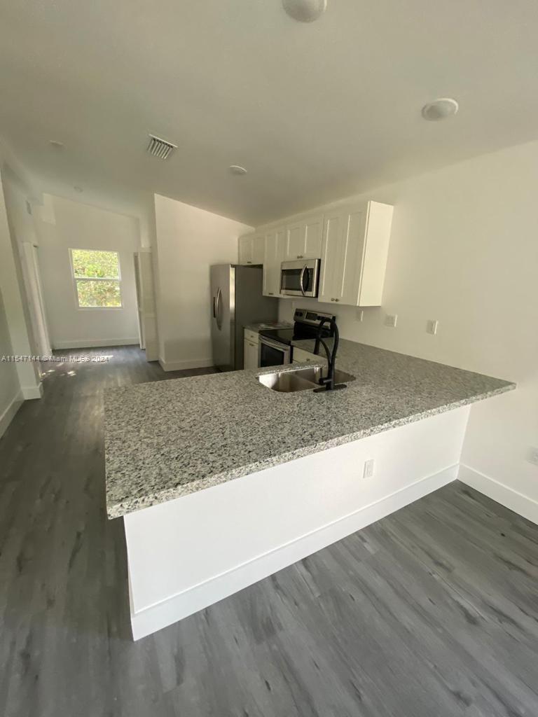 BISCAYNE AVE TRACT - Residential Lease