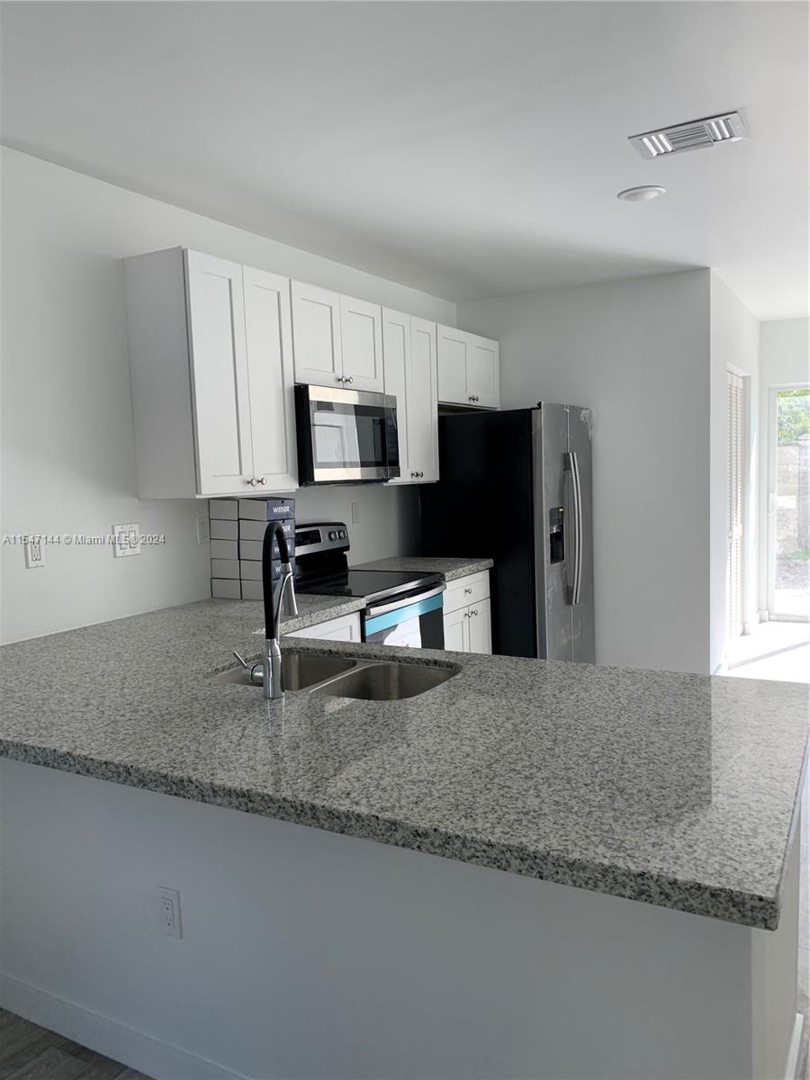 BISCAYNE AVE TRACT - Residential Lease