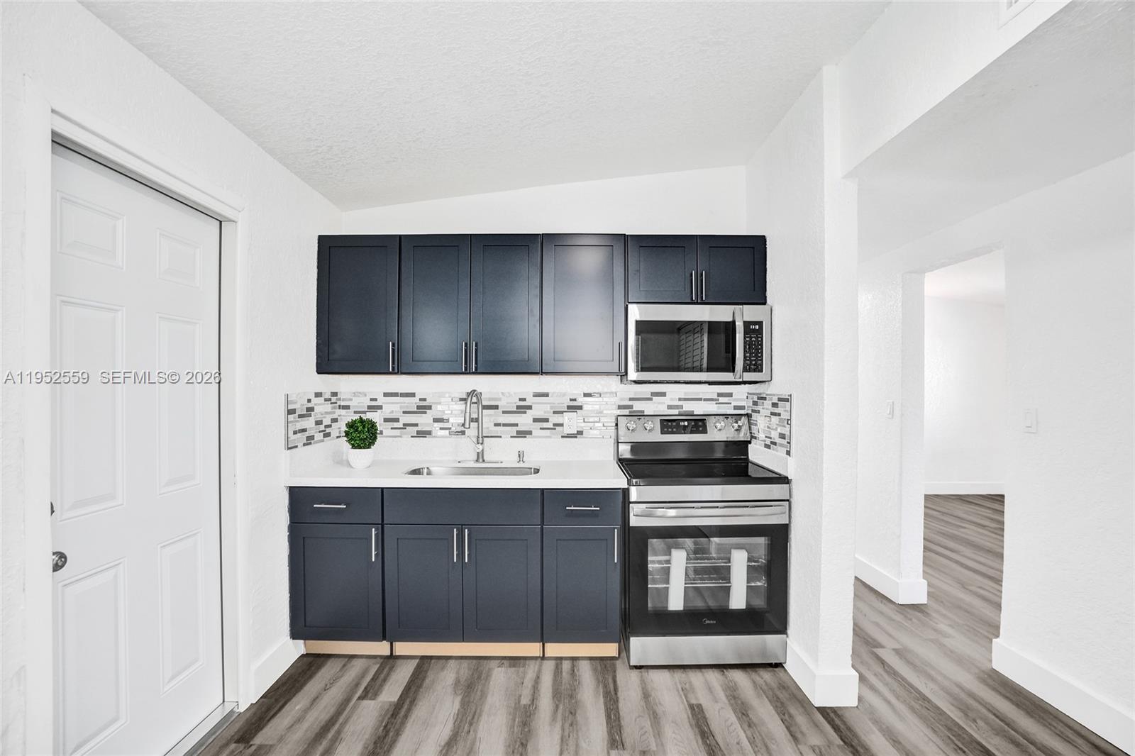 SANDERS PARK - Residential