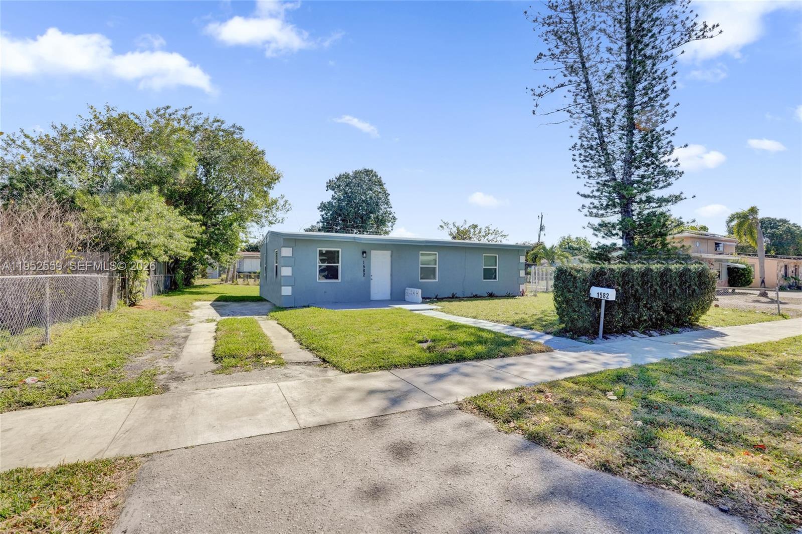 SANDERS PARK - Residential