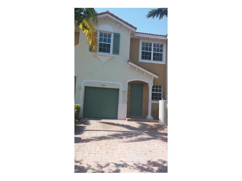 BEAUTIFUL FULLY REMODELED TOWNHOME. FRESHLY PAINTED. ALL APPLIANCES ARE NEW. MARBLE TILED ALL TROUGH THE TOWNHOME. ANTI SLIPPERY STAIRS. NICE LAKE VIEW. KITCHEN GRANITE TOPS. MUST SEE.