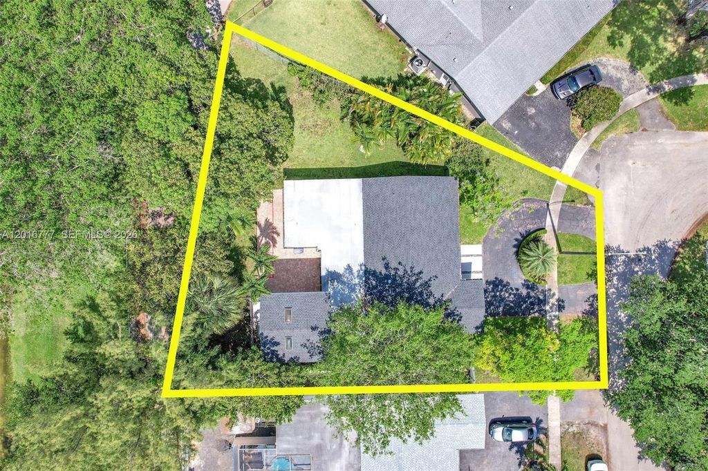 Photo of 3411 Thomas St, Hollywood, FL 33021 (MLS # A12016777)