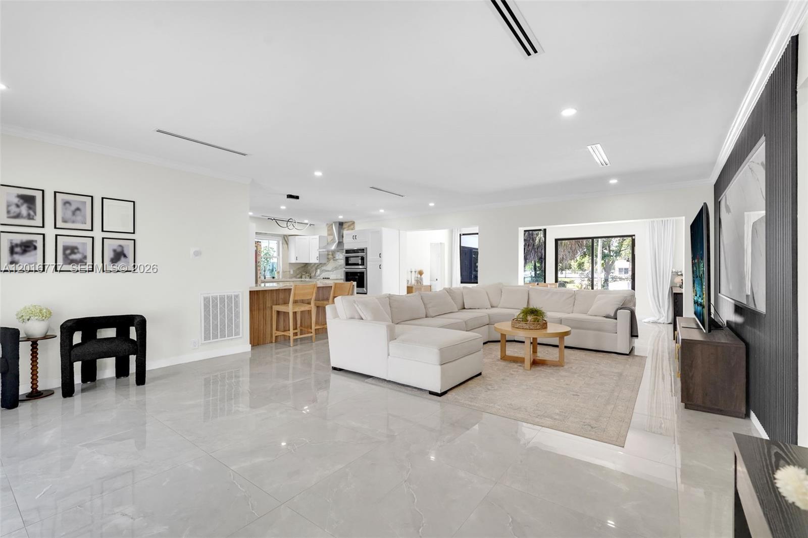 3411 Thomas St, Hollywood, FL, 33021/$1,100,000 3 3411 Thomas St