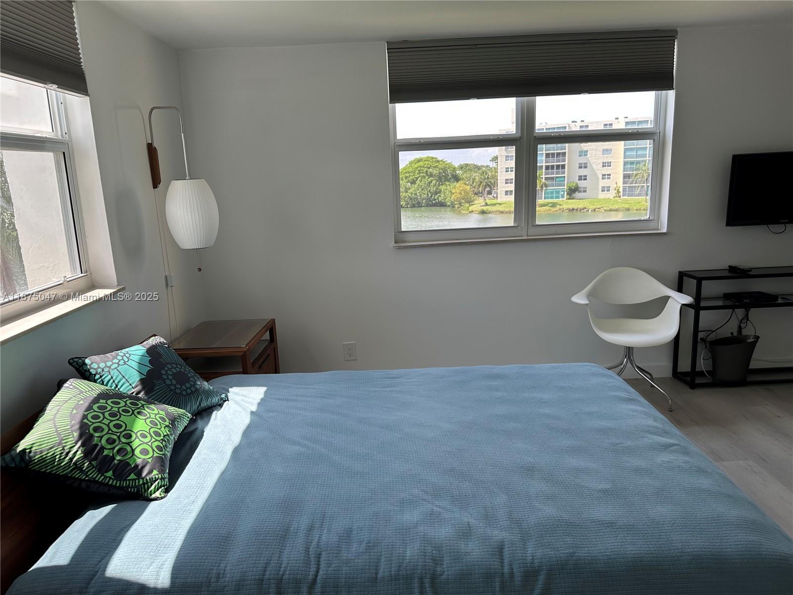 MEADOWBROOK LAKES VIEW CO - Residential