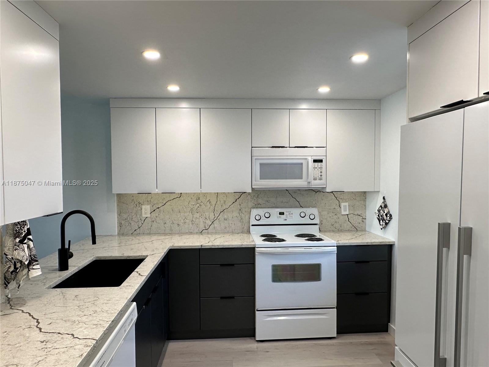 MEADOWBROOK LAKES VIEW CO - Residential