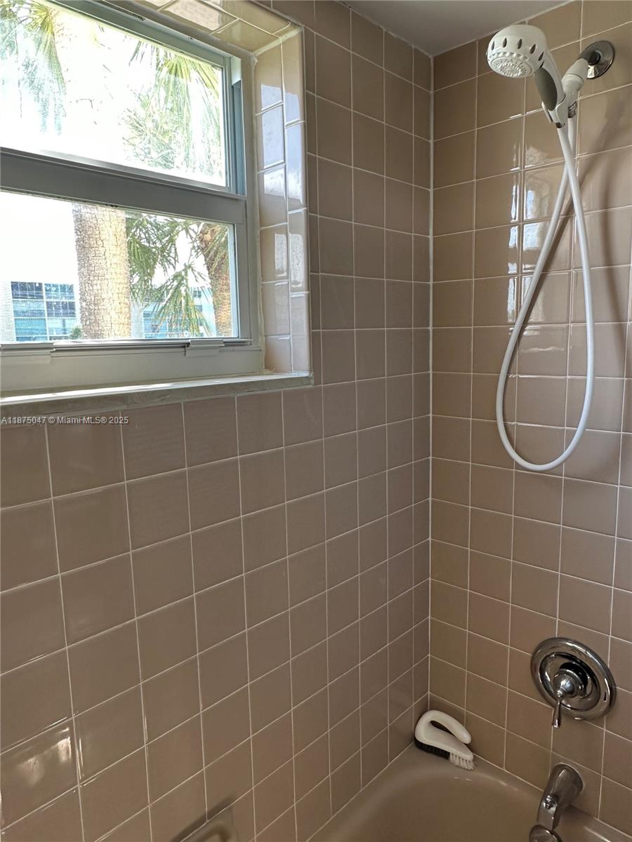 MEADOWBROOK LAKES VIEW CO - Residential