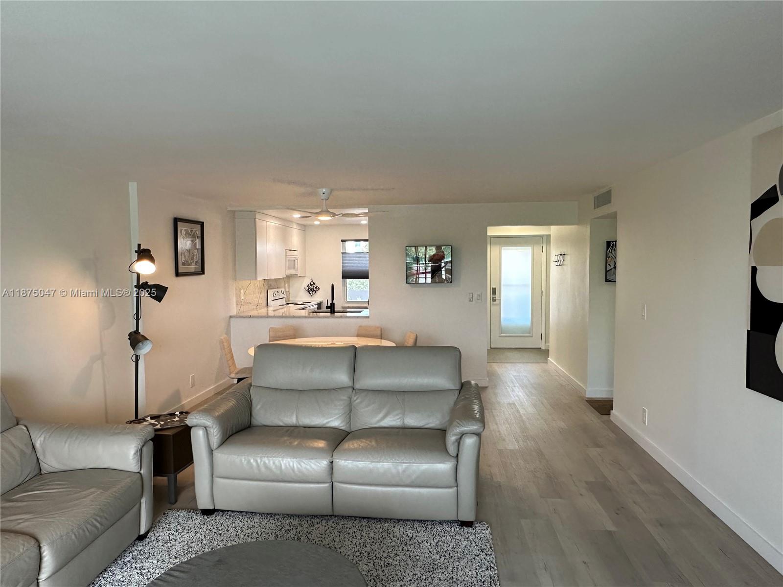 MEADOWBROOK LAKES VIEW CO - Residential