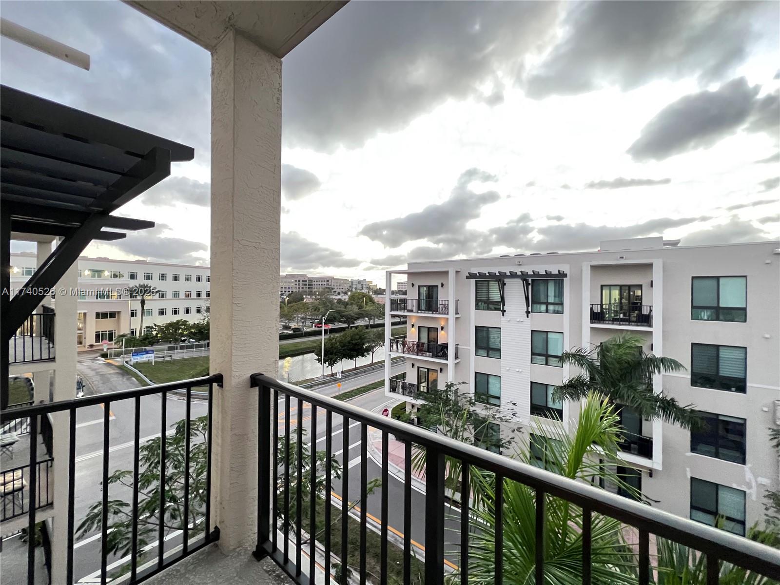 8265 Nw 41st St C-405, Doral, Miami-Dade County, Florida - 3 Bedrooms  
2 Bathrooms - 