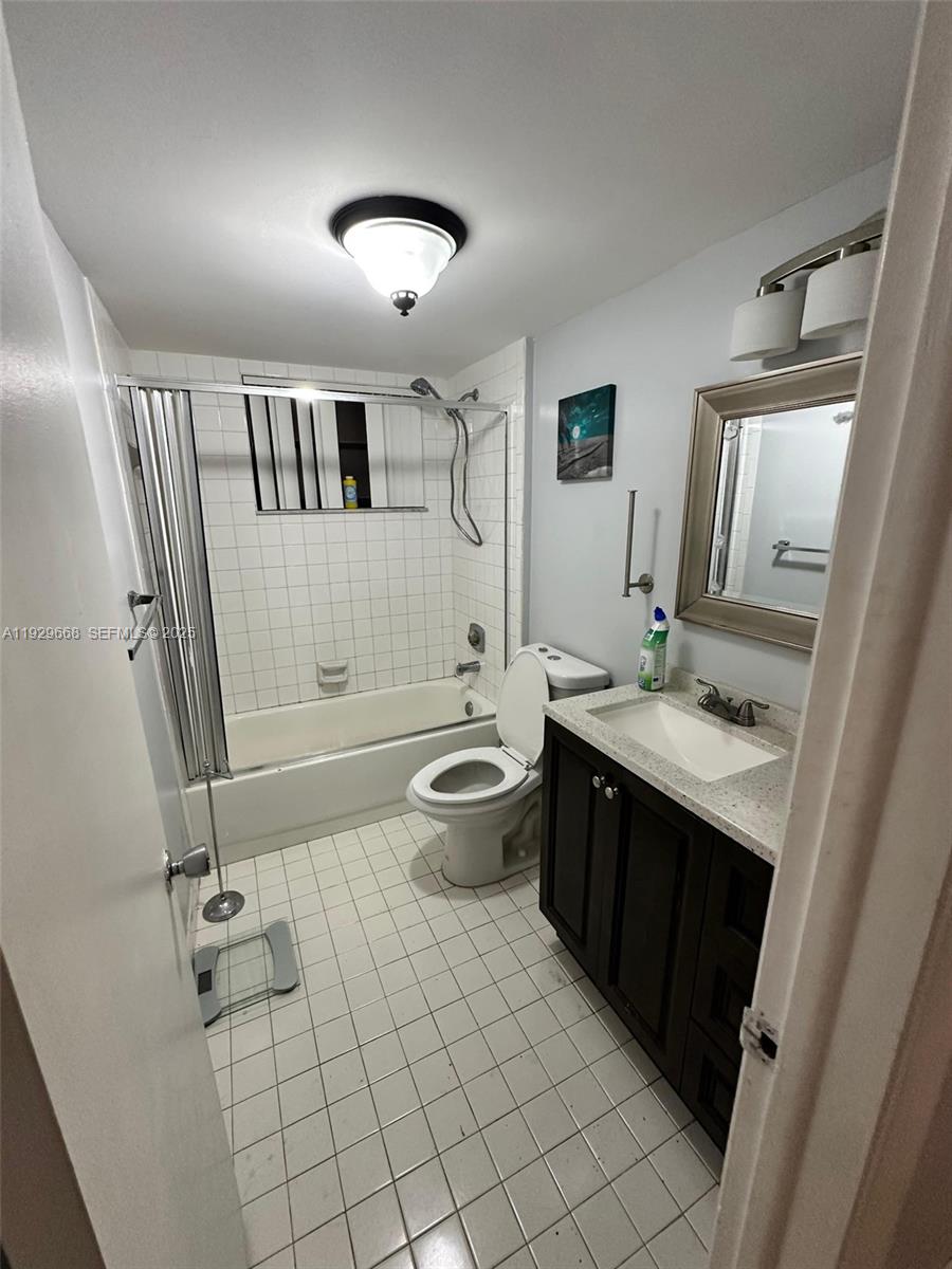 EATON AT HAMPTONS WEST CO - Residential Lease