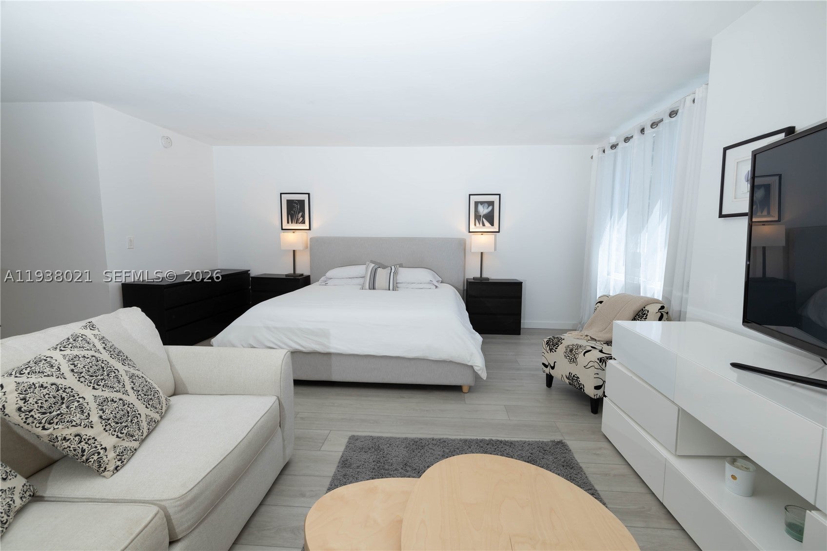 2301 Collins Ave 423