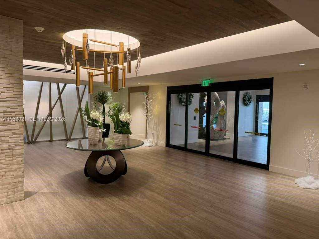 Roney Palace - Residential