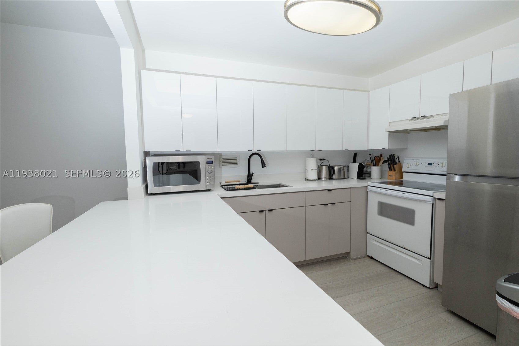 2301 Collins Ave 423