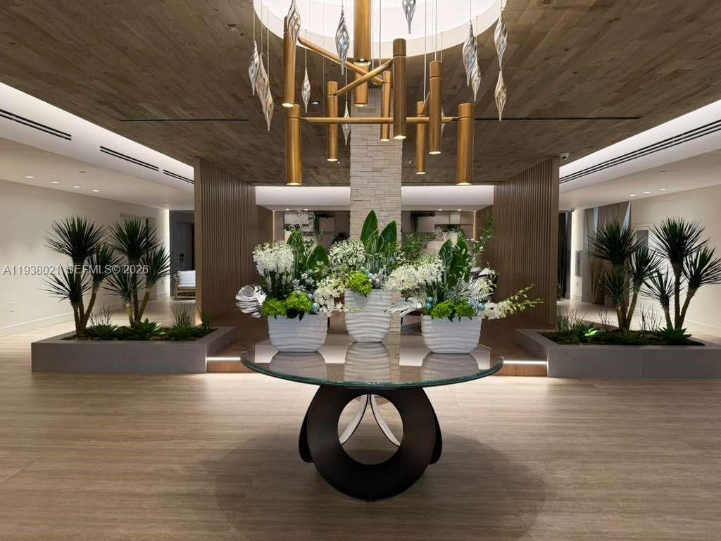 Roney Palace - Residential