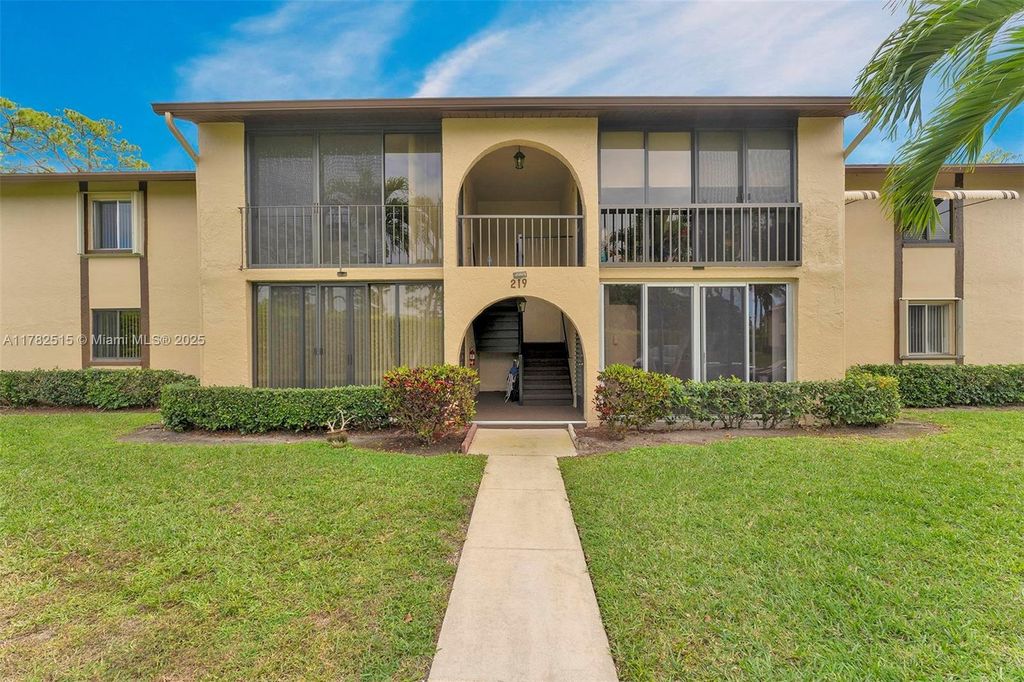 Photo of 219 Pine Hov Cir #C-1, Green Acres, FL 33463 (MLS # A11782515)