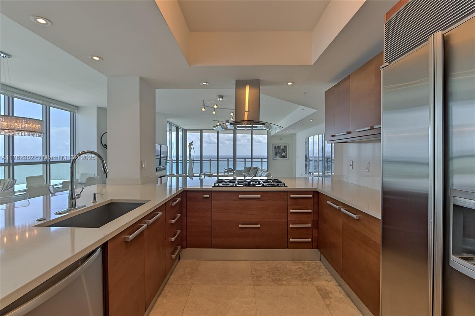 DIPLOMAT OCEANFRONT RESID - Residential