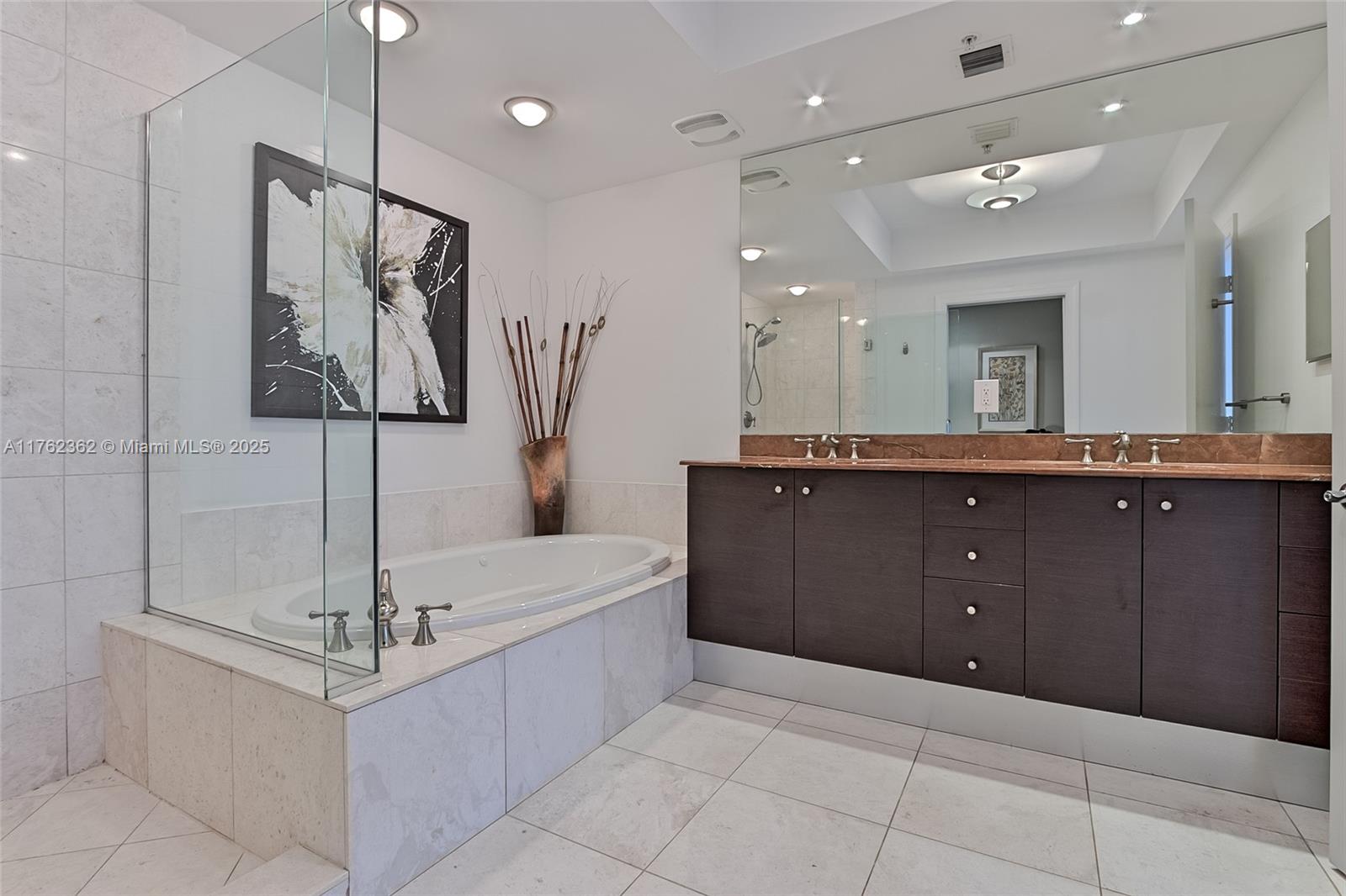 DIPLOMAT OCEANFRONT RESID - Residential