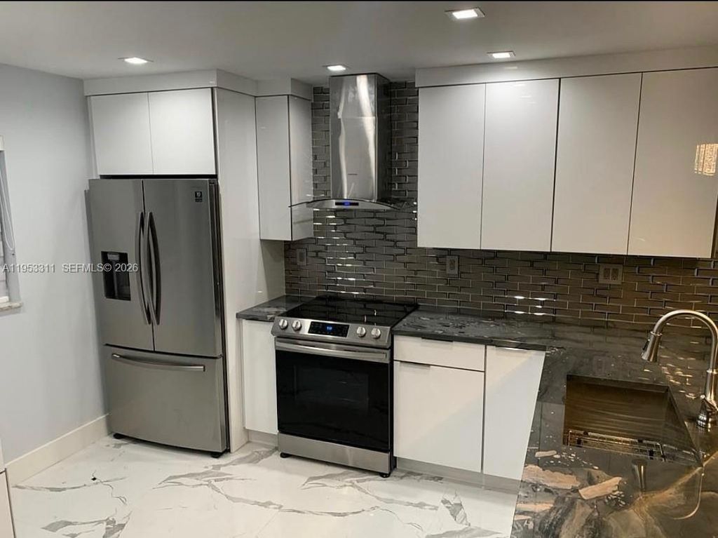 Photo of 1100 W 35th St, Hialeah, FL 33012 (MLS # A11953311)