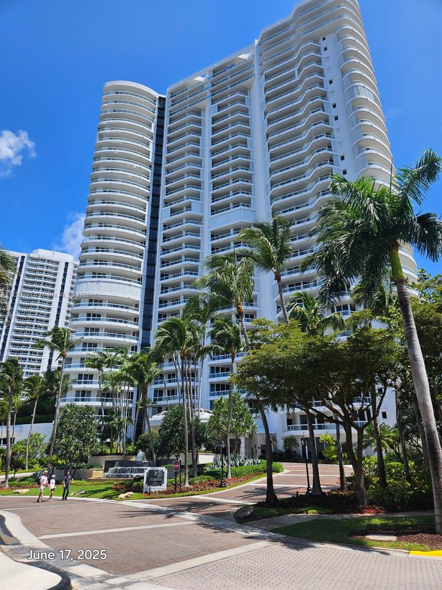 Property for Sale at 21050 Point Pl 501, Aventura, Miami-Dade County, Florida - Bedrooms: 3 
Bathrooms: 3  - $799,000