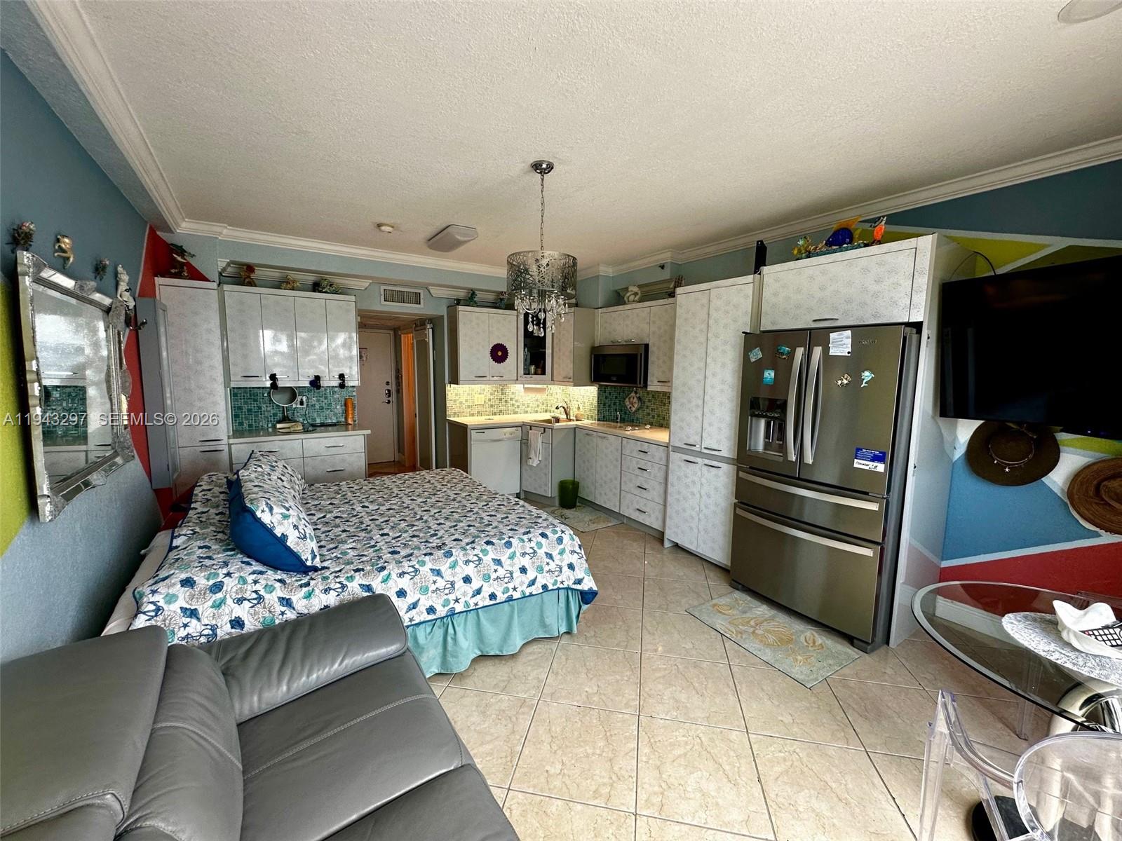 THE CASABLANCA CONDO - Residential