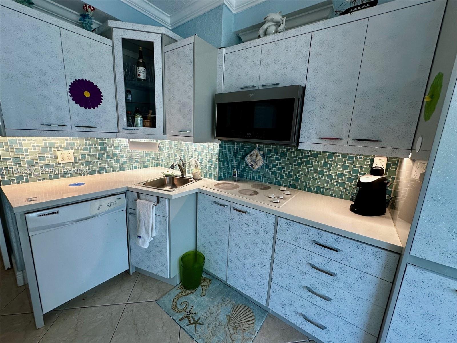 THE CASABLANCA CONDO - Residential