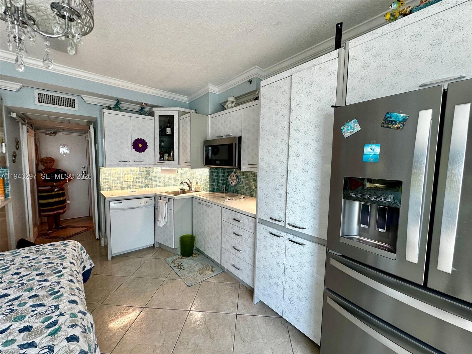 THE CASABLANCA CONDO - Residential