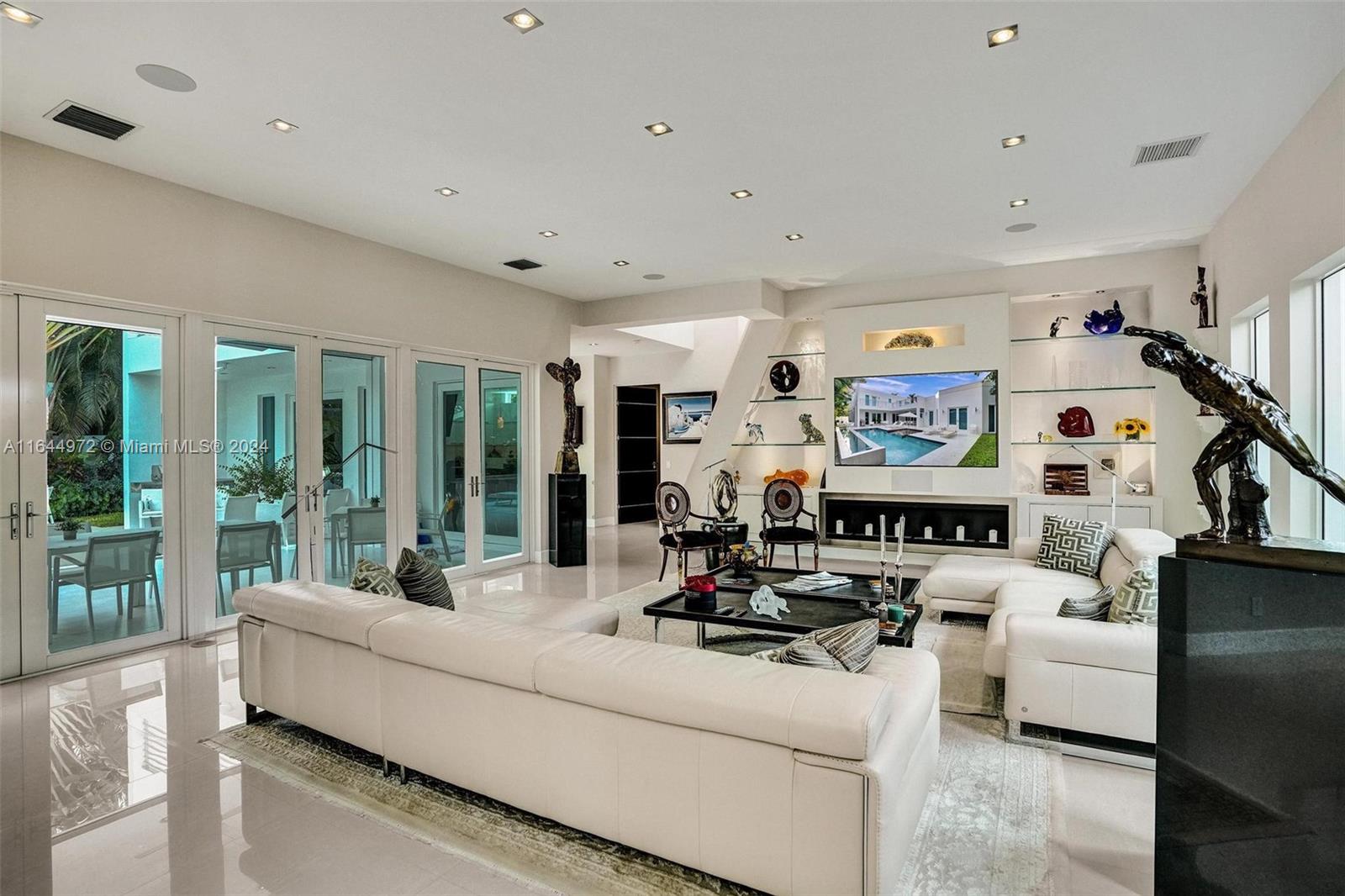 CORAL RIDGE COUNTRY CLUB - Residential