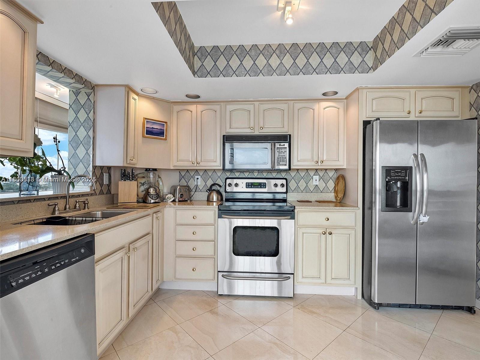 2333 Brickell Ave 1006