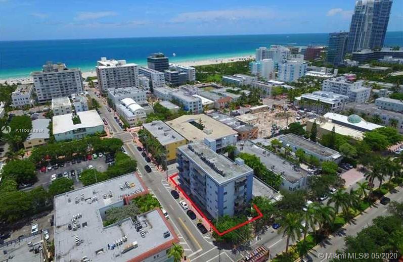 LOCATION! LOCATION! South of Fifth OPPORTUNITY! 1-bedroom condo with 1 parking space not assigned . Located in the South of Fifth neighborhood and only 2 blocks from the beach. Amazing opportunity for an end-user or investor. Secure and safe building.