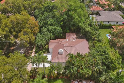 Photo of 528 Sevilla Ave, Coral Gables, FL 33134 (MLS # A11853659)