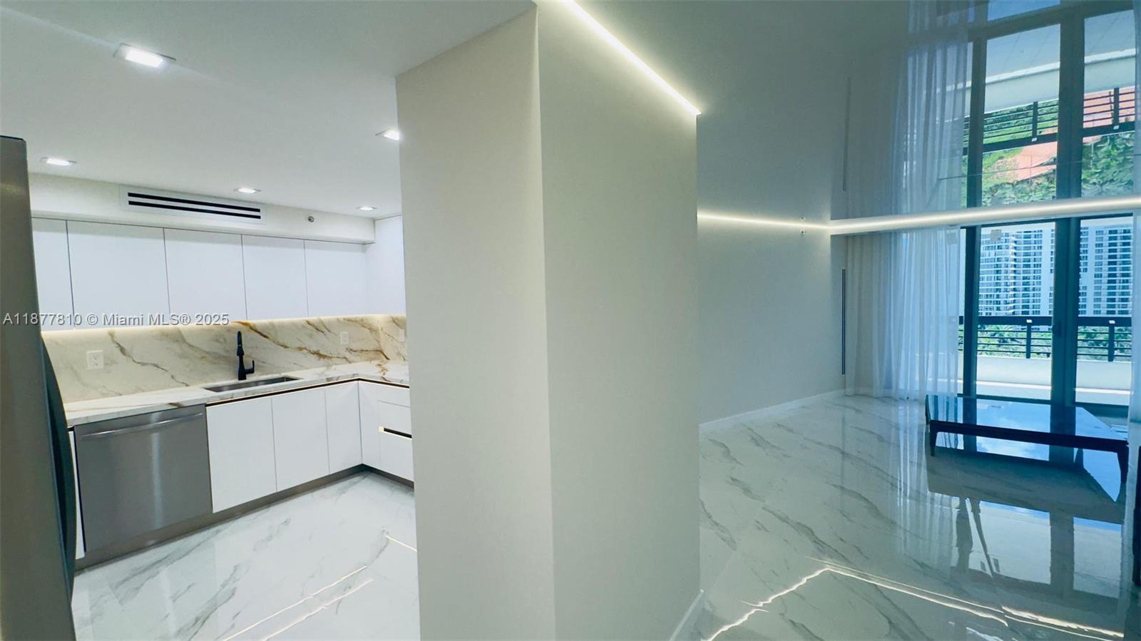 MYSTIC POINTE TOWER 400 C - Residential