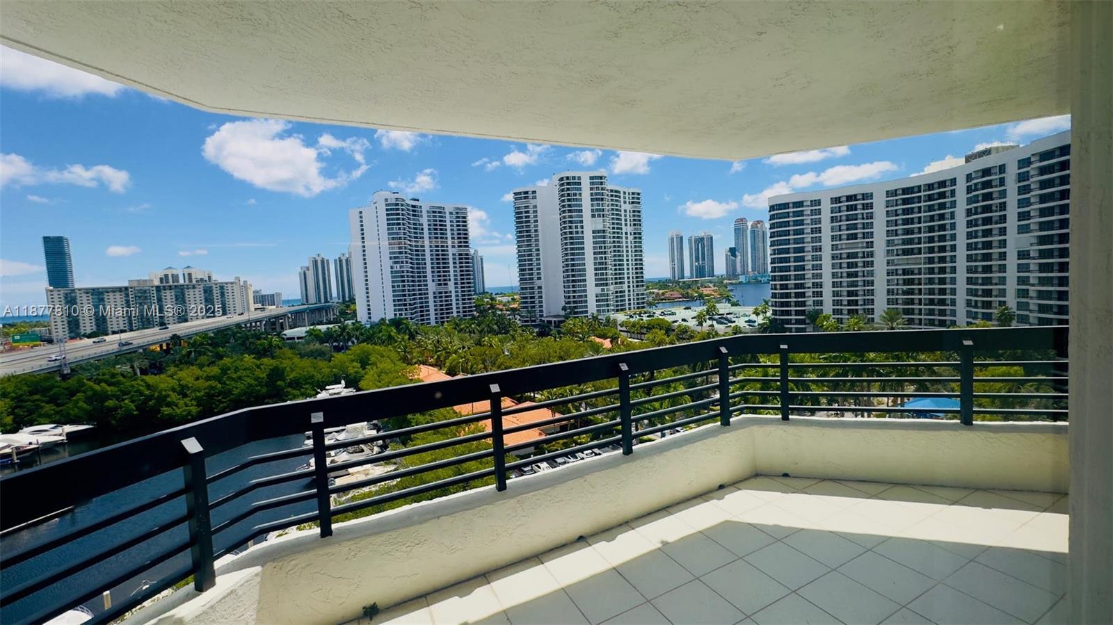 MYSTIC POINTE TOWER 400 C - Residential