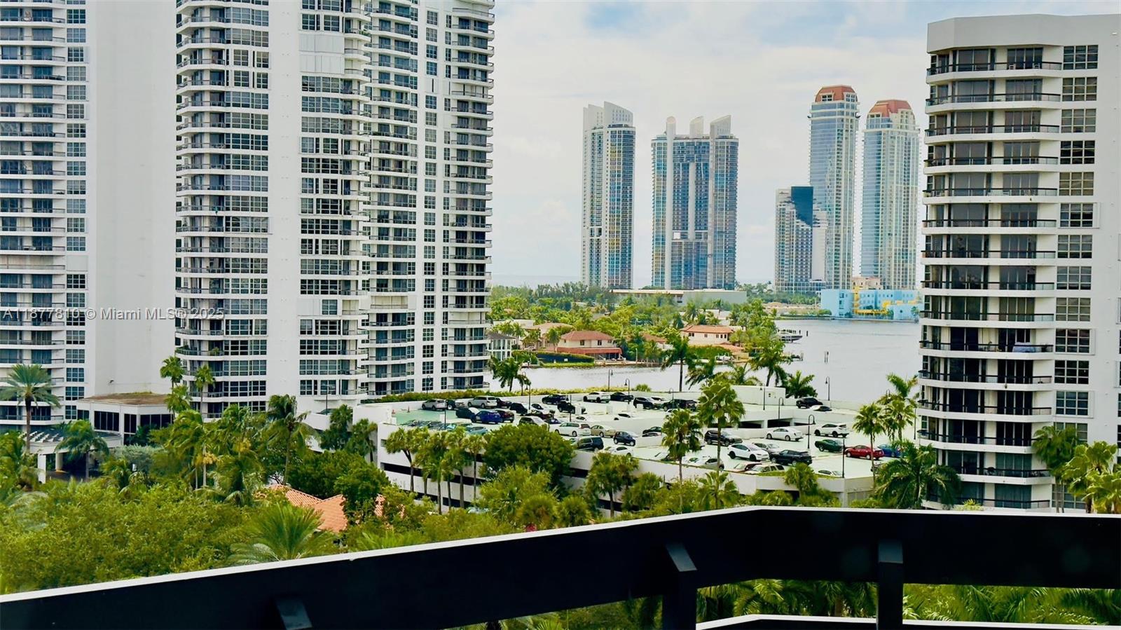 MYSTIC POINTE TOWER 400 C - Residential