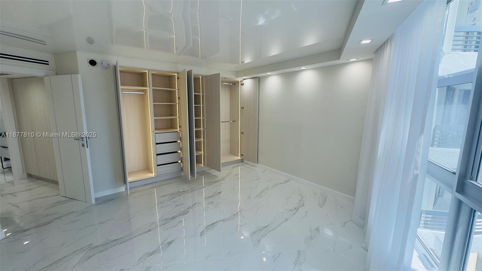 MYSTIC POINTE TOWER 400 C - Residential