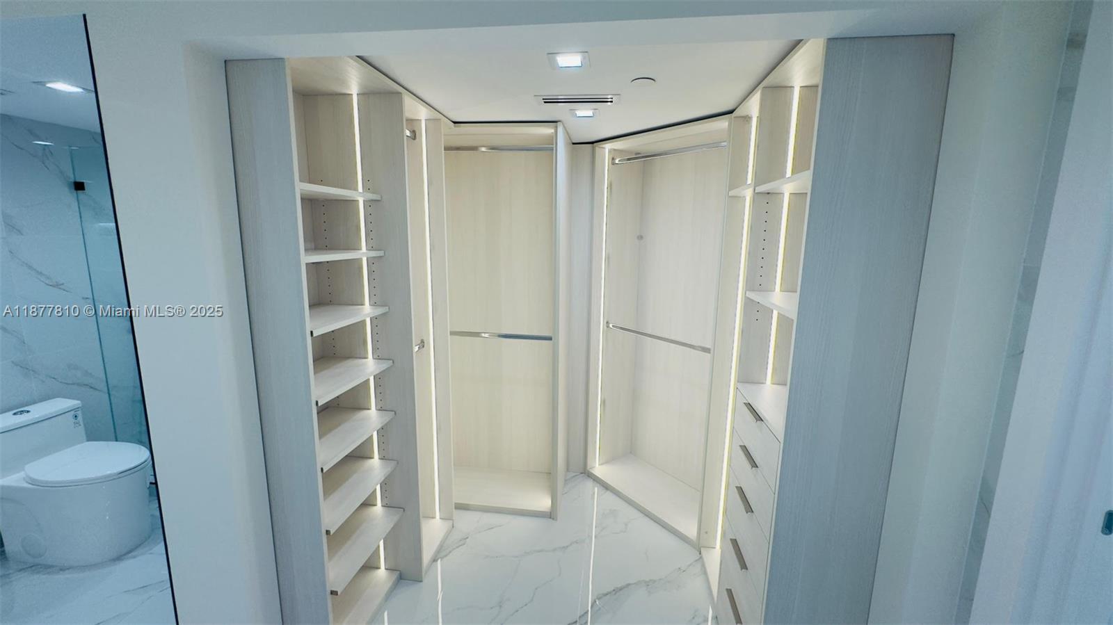 MYSTIC POINTE TOWER 400 C - Residential