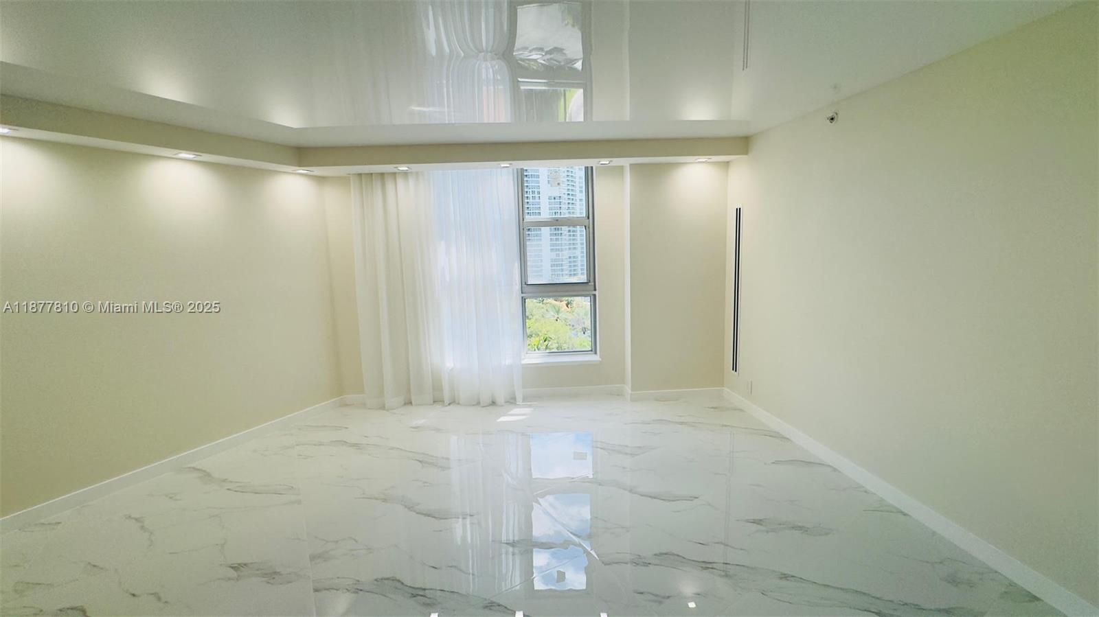 MYSTIC POINTE TOWER 400 C - Residential