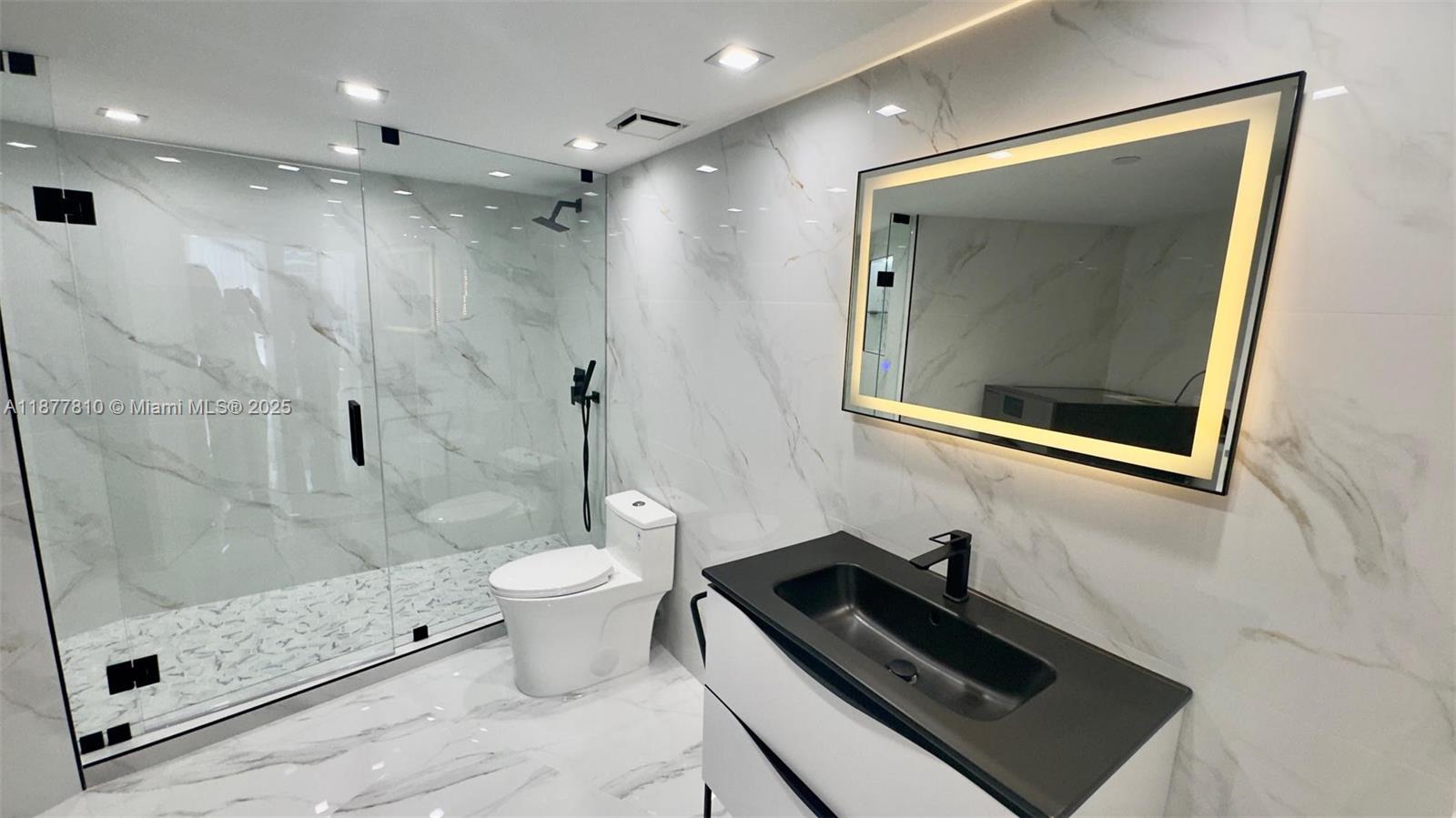 MYSTIC POINTE TOWER 400 C - Residential